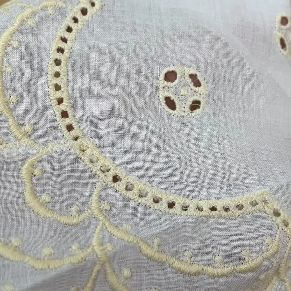 Vtg White Eyelet Lace Table Runner Embroidered 37